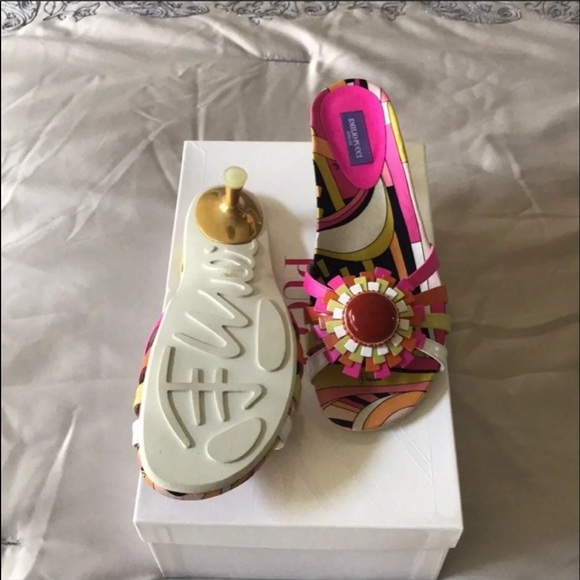 Vintage Emilio Pucci Kitten Heel - Picture 5 of 6